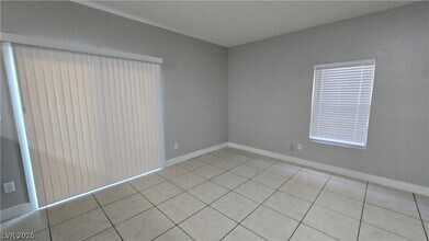 1614 White Skies Ct in Las Vegas, NV - Foto de edificio - Building Photo