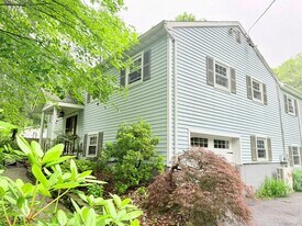 23 Van Dam Rd in Hyde Park, NY - Building Photo
