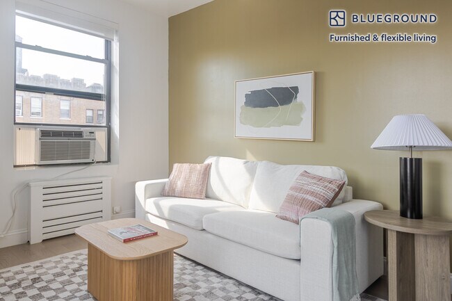 915 W End Ave in New York, NY - Building Photo - Building Photo
