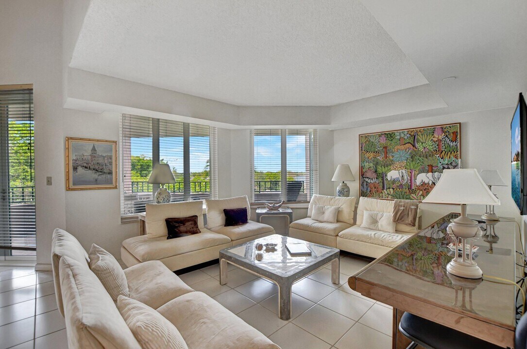 100 SE 5th St in Boca Raton, FL - Building Photo