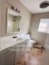 702 Alhambra Dr in Corpus Christi, TX - Building Photo - Building Photo