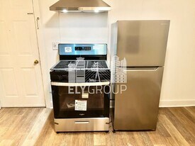 9 Manchester St, Unit 1 in Leominster, MA - Building Photo