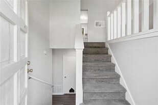 7055 Hania Dr in Fairburn, GA - Building Photo