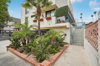 1605 Winona Blvd in Los Angeles, CA - Building Photo - Building Photo
