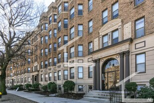1144 Commonwealth Ave in Boston, MA - Building Photo