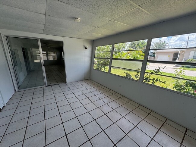 1001 52nd Ave W in Bradenton, FL - Building Photo - Building Photo
