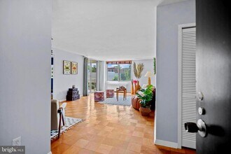 3001 Veazey Terrace NW in Washington, DC - Building Photo - Building Photo