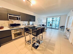 31 SE 6th St, Unit 2204 in Miami, FL - Foto de edificio - Building Photo