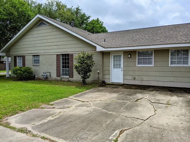 300 Highland Dr in Lafayette, LA - Building Photo - Building Photo