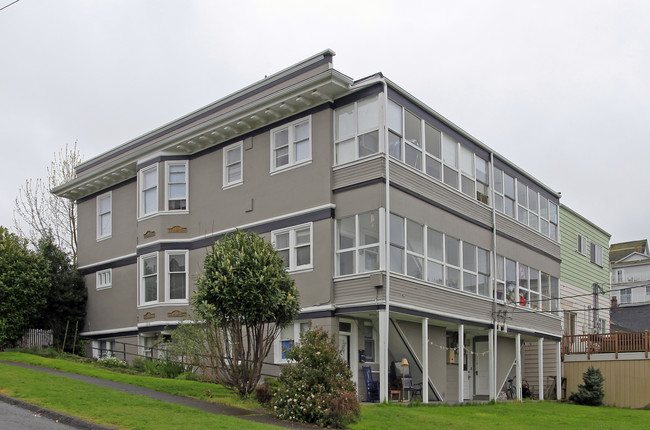 2502 Rucker Ave in Everett, WA - Building Photo - Building Photo