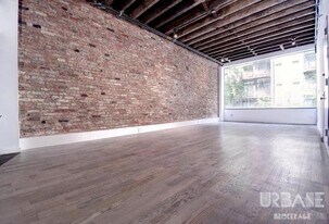 86 E 10th St in New York, NY - Building Photo