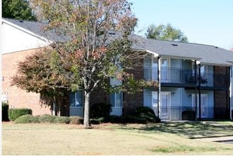 Woodcreek Apartments in Simpsonville, SC - Building Photo - Building Photo