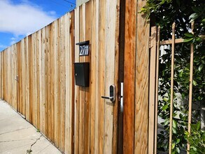 2711 W 60th St in Los Angeles, CA - Building Photo - Building Photo
