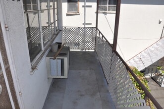 818 W Glenoaks Blvd, Unit 818B in Glendale, CA - Building Photo - Building Photo