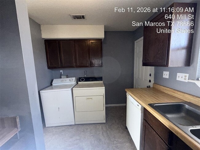 640 Mill St in San Marcos, TX - Building Photo - Building Photo