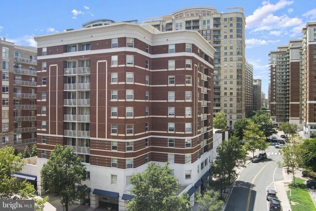 880 N Pollard St in Arlington, VA - Building Photo - Building Photo