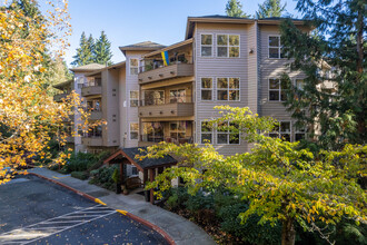 Silver Glen Cooperative Apartments in Bellevue, WA - Foto de edificio - Building Photo