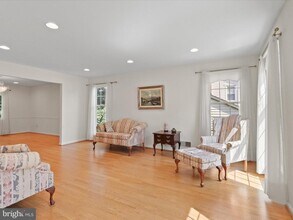 9715 Ceralene Dr in Fairfax, VA - Building Photo - Building Photo