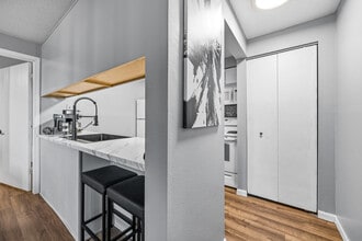 810 Benton Dr in Iowa City, IA - Building Photo - Building Photo