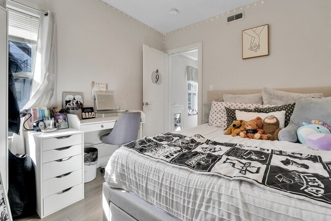 13 Carpenter St, Unit 2i