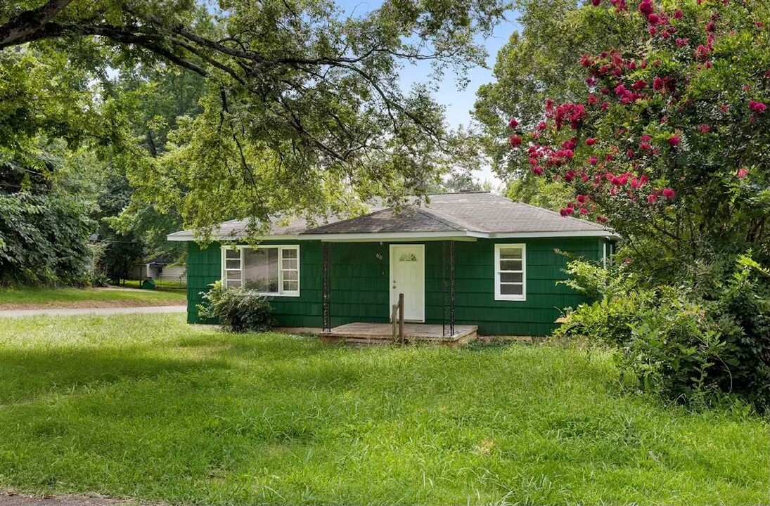 1800 Matthews Ave in Bessemer, AL - Building Photo