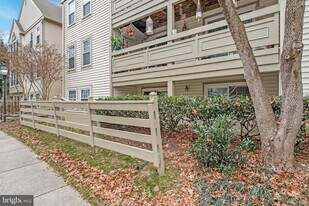 2237 Lovedale Ln in Reston, VA - Building Photo