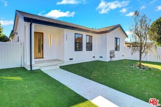 6900 Corbin Ave in Los Angeles, CA - Foto de edificio - Building Photo