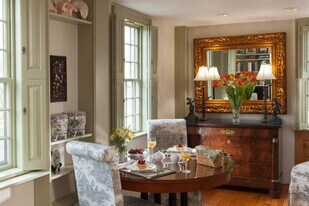 37 Marsh St in Newport, RI - Building Photo