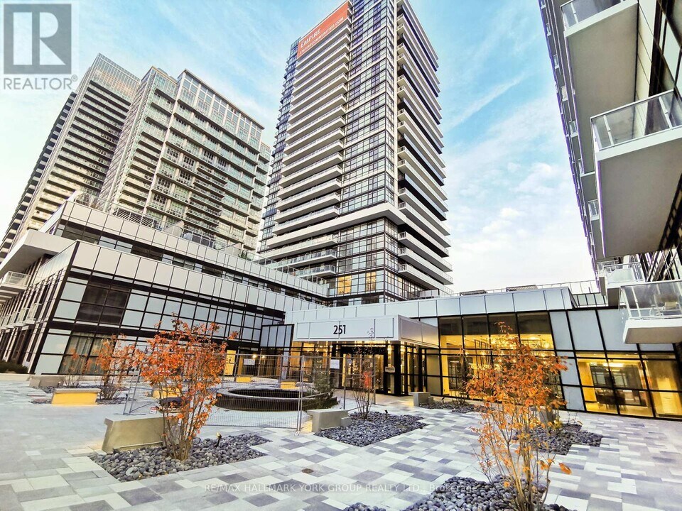 251-251 Manitoba St in Toronto, ON - Building Photo