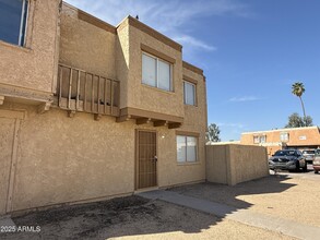 4041 S 44th Way in Phoenix, AZ - Building Photo - Building Photo