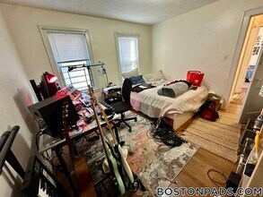 262 Corey Rd, Unit 1 in Boston, MA - Foto de edificio - Building Photo
