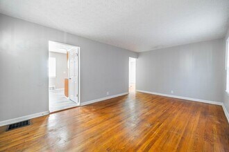 2273 Homestead Dr in Columbus, OH - Foto de edificio - Building Photo