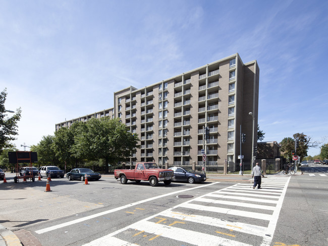 Tyler House in Washington, DC - Foto de edificio - Building Photo