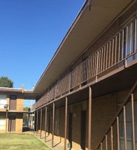 Macon Crossing in Memphis, TN - Foto de edificio - Building Photo