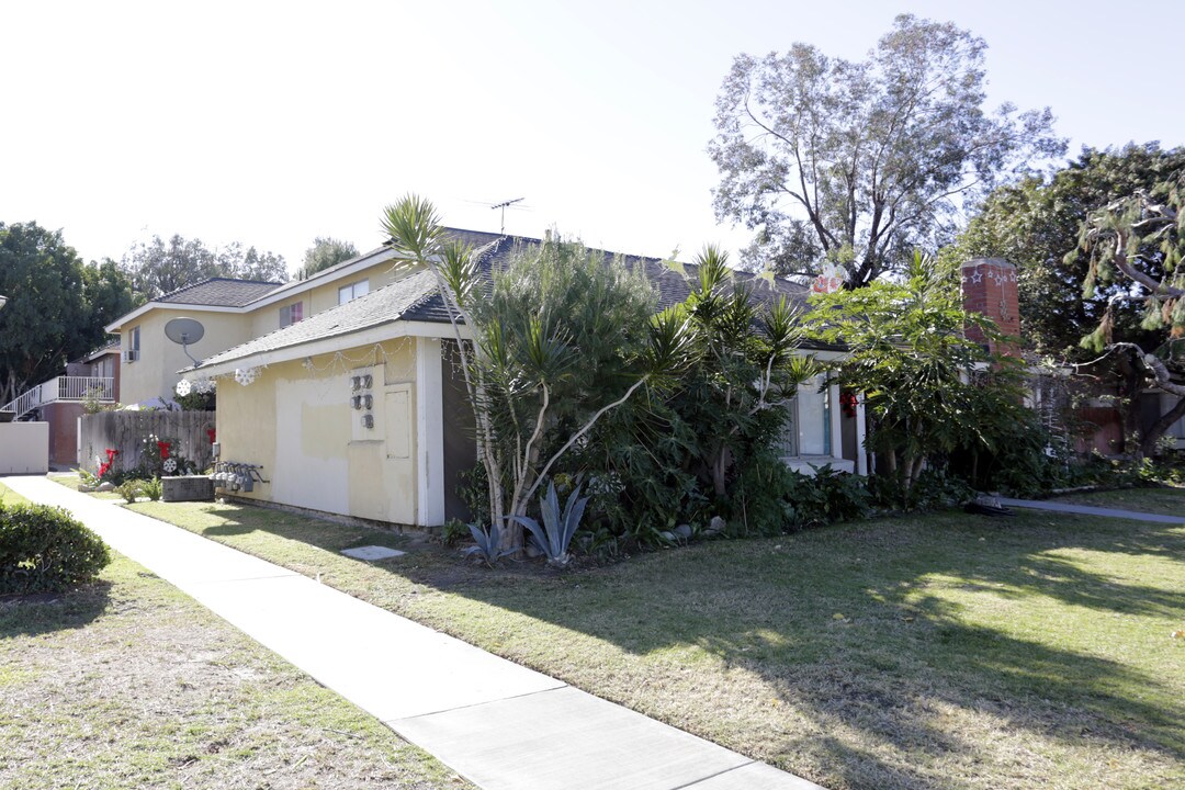 2534 E Park Ln in Anaheim, CA - Foto de edificio