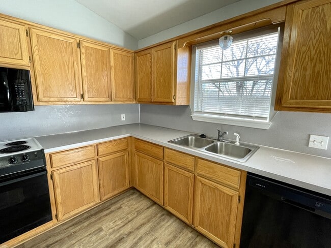 2301 Cimmaron Dr in Ardmore, OK - Building Photo - Building Photo