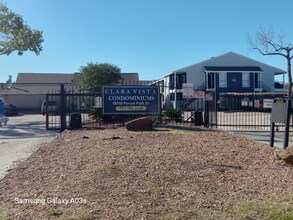 10110 Forum Park Dr in Houston, TX - Foto de edificio - Building Photo