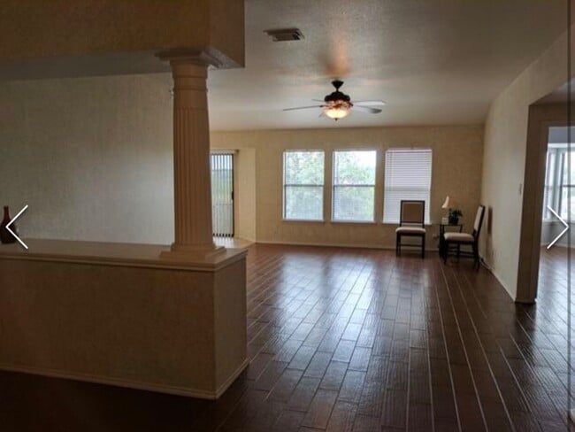 2206 Stallion Run in San Antonio, TX - Foto de edificio - Building Photo