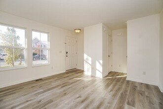 7560 Maple Trunk Dr in Canal Winchester, OH - Foto de edificio - Building Photo