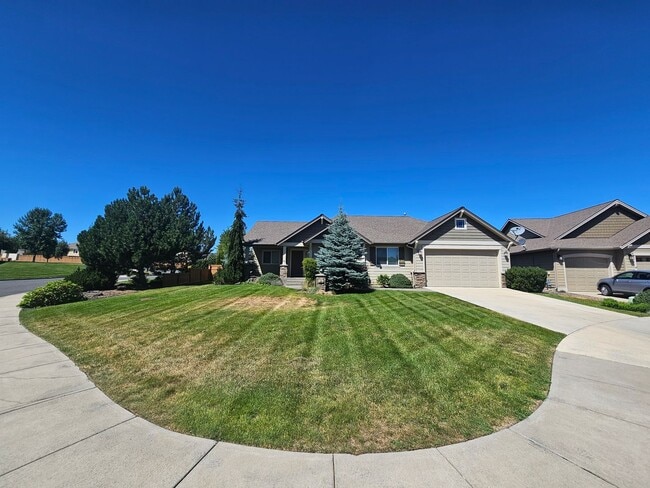 property at 928 W Stirlingview Dr