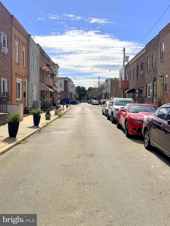 2531 S Warnock St in Philadelphia, PA - Building Photo