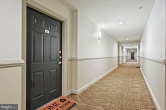 9490 Virginia Center Blvd, Unit 238 in Vienna, VA - Foto de edificio - Building Photo