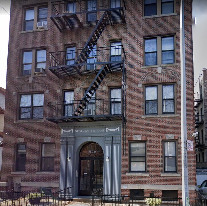 816 E 12th St in Brooklyn, NY - Building Photo