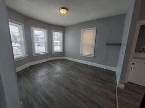 201 16th Ave in Moline, IL - Building Photo - Building Photo