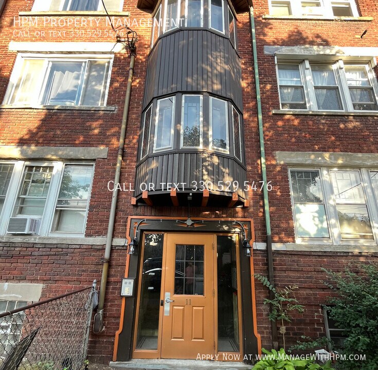 11 S Highland Ave in Akron, OH - Building Photo