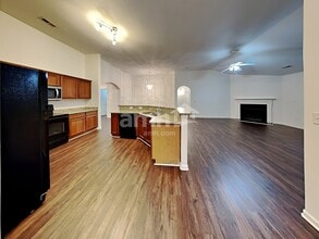 16 Slow Creek Dr in Simpsonville, SC - Foto de edificio - Building Photo