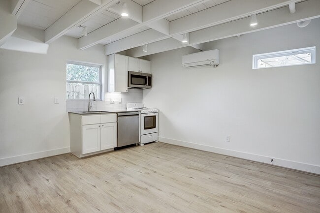 7407 Rusk St in Houston, TX - Building Photo - Building Photo