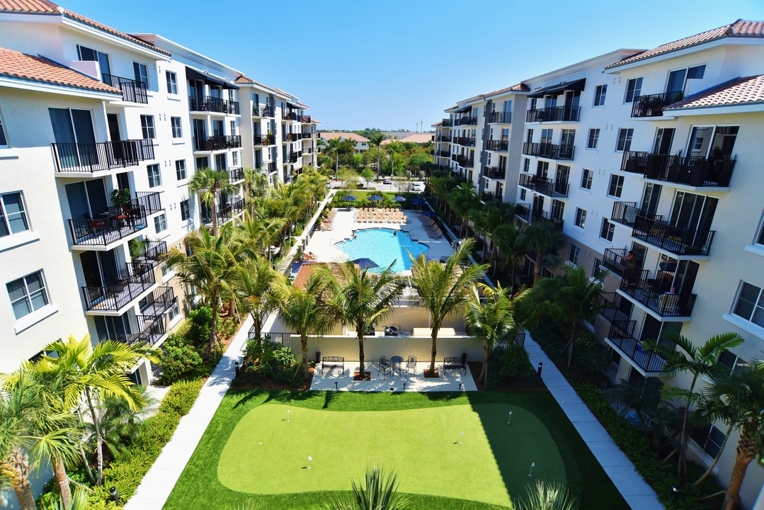 Compson Place Apartments in Boynton Beach, FL - Foto de edificio