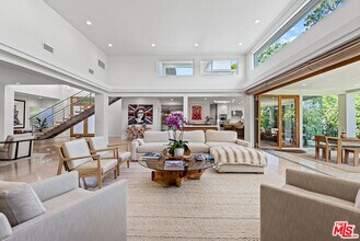 10424 Valley Spring Ln in Los Angeles, CA - Building Photo - Building Photo