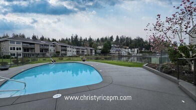 395 101st Ave SE in Bellevue, WA - Building Photo - Building Photo